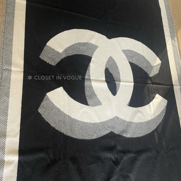 Chanel Blanket Throw CC Logo - Picture 8 of 12